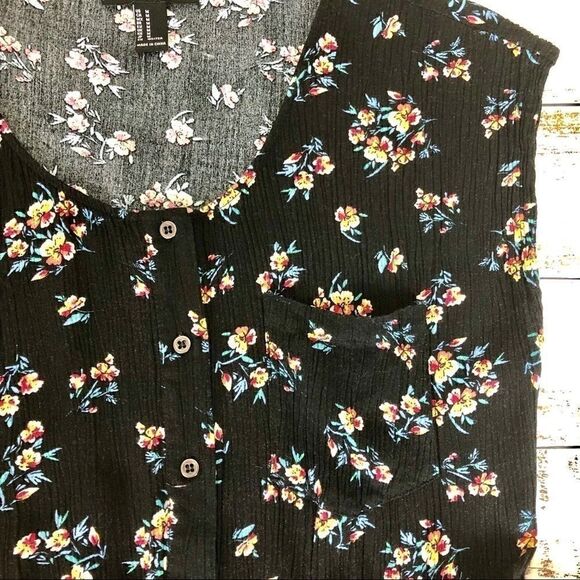 Forever 21 Floral Romper - Size M - Picture 5 of 7